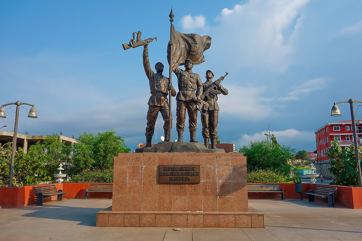 Памятник солдатам, Экваториальная Гвинея